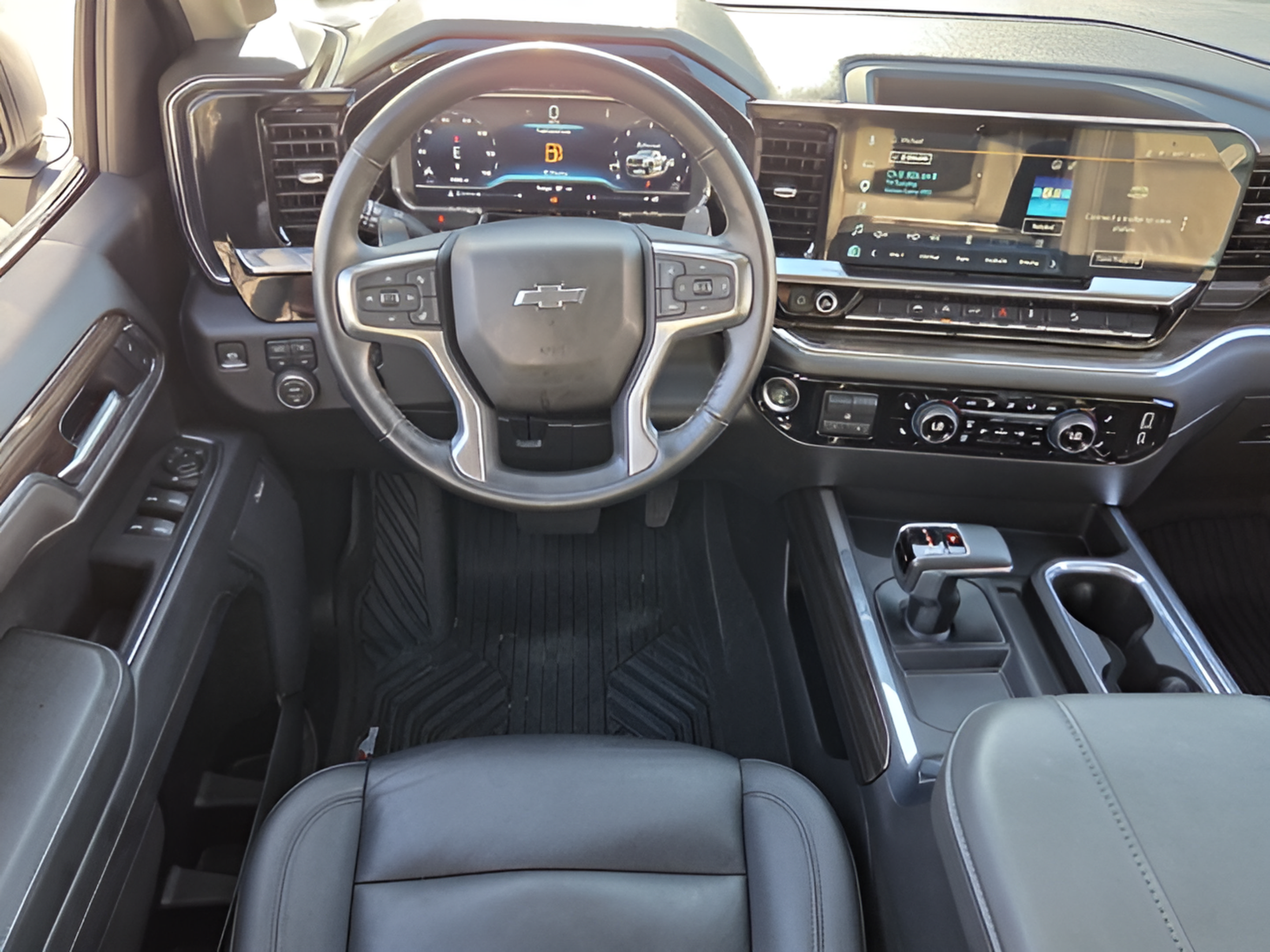 Used 2025 Chevrolet Silverado 1500 LT Trail Boss w/ Convenience Package II AWD/4WD image 11