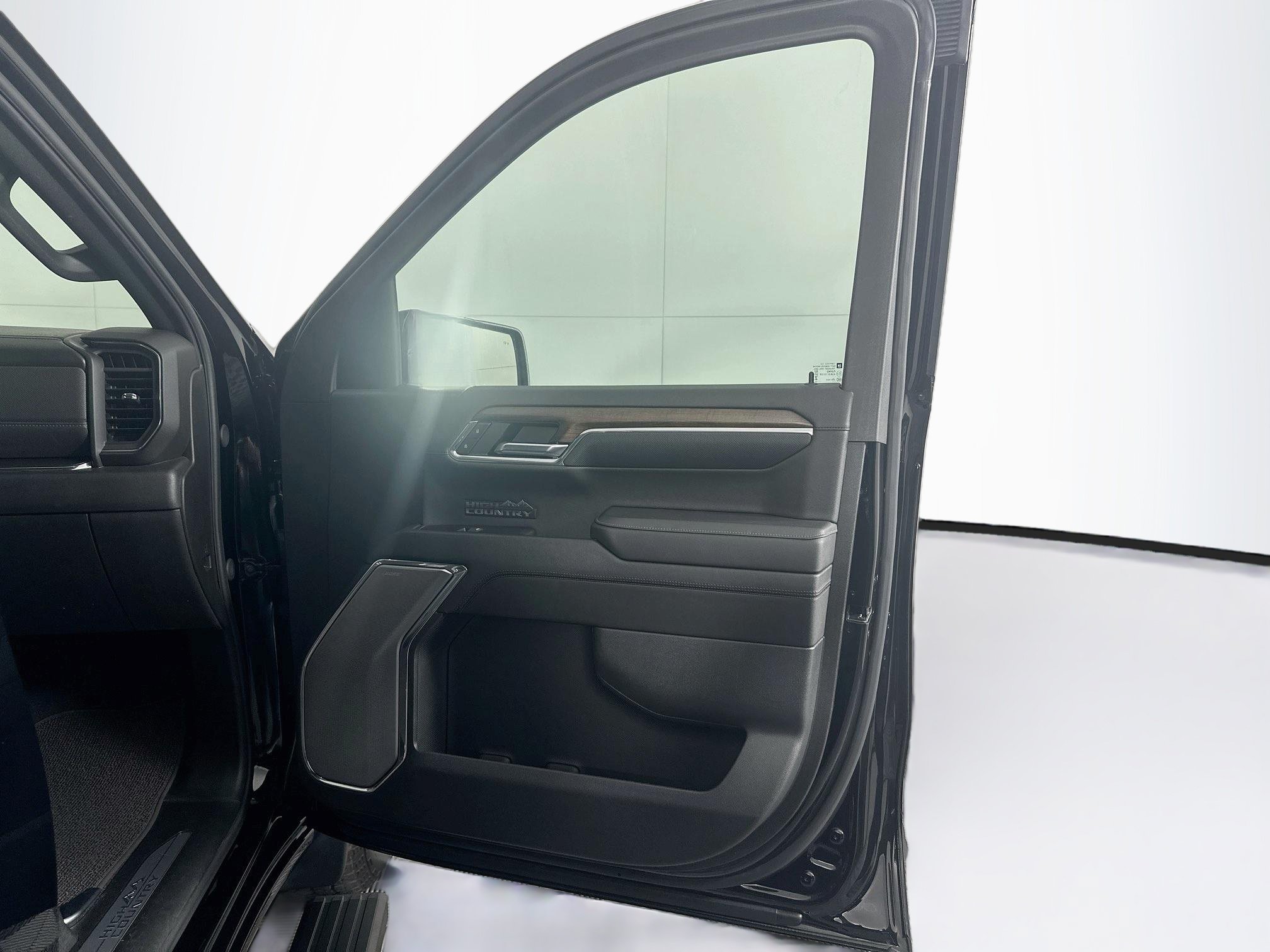 Used 2024 Chevrolet Silverado 1500 High Country w/ Midnight Edition AWD/4WD image 32
