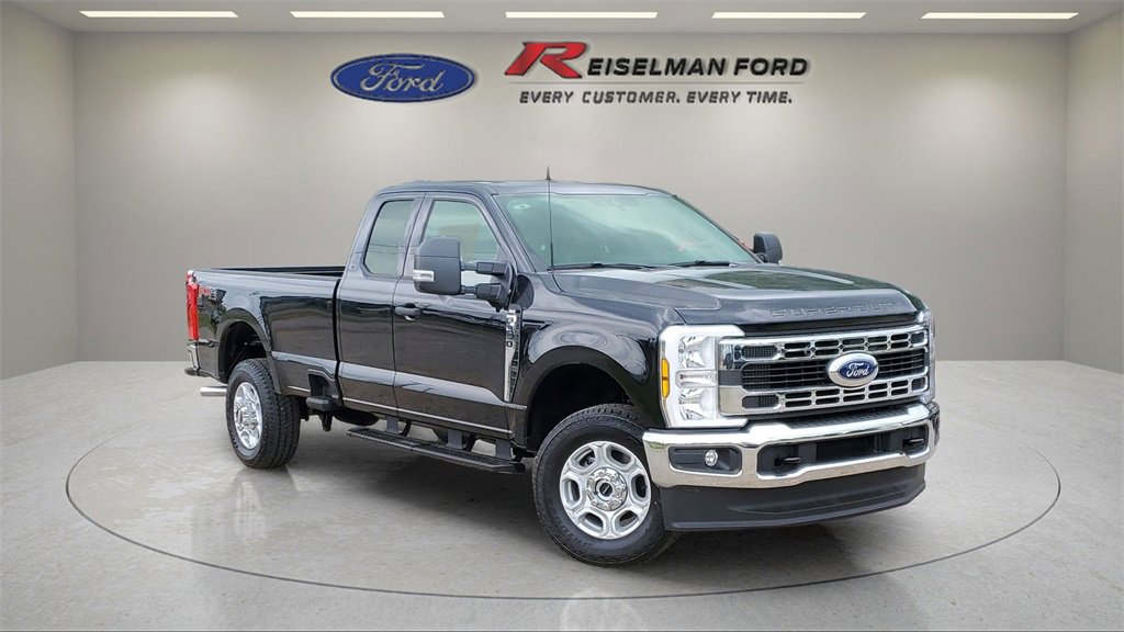 New 2025 Ford F350 XLT w/ FX4 Off-Road Package