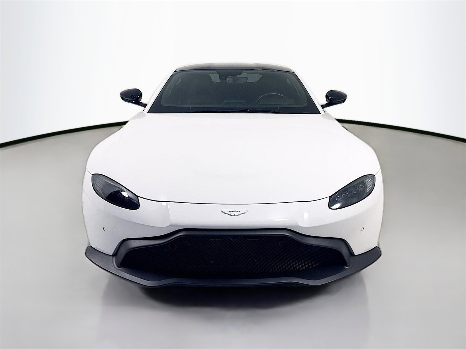 Used 2019 Aston Martin V8 Vantage Coupe image 2