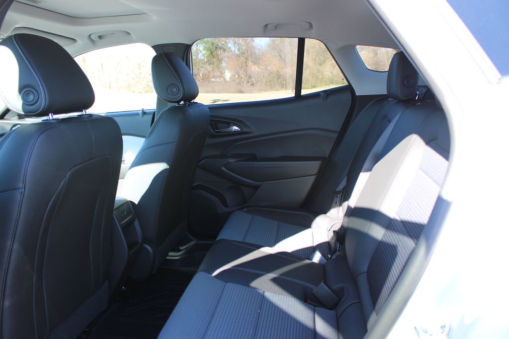 New 2026 Chevrolet Trax LT w/ Sunroof Package image 23