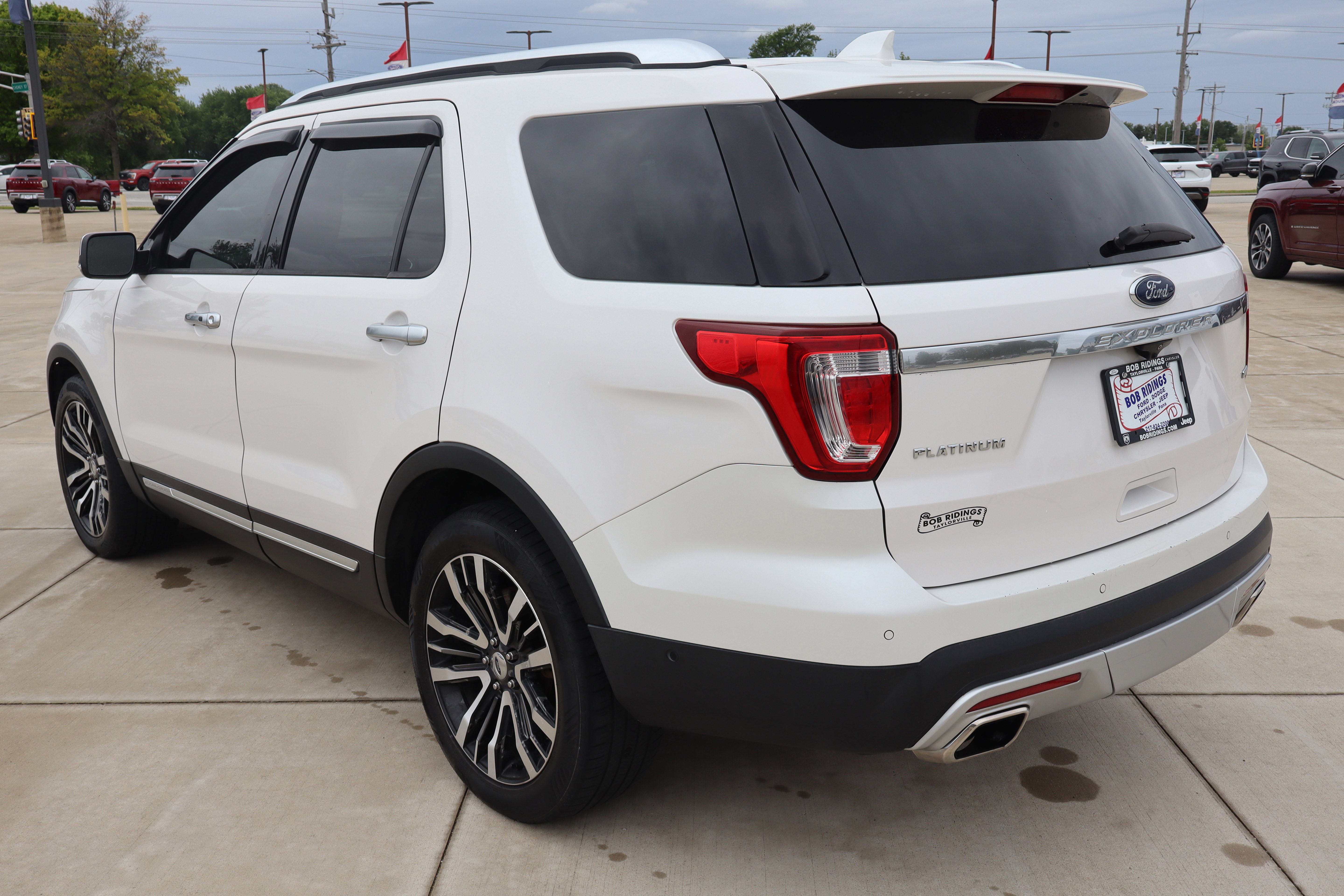 Used 2017 Ford Explorer Platinum AWD/4WD image 7