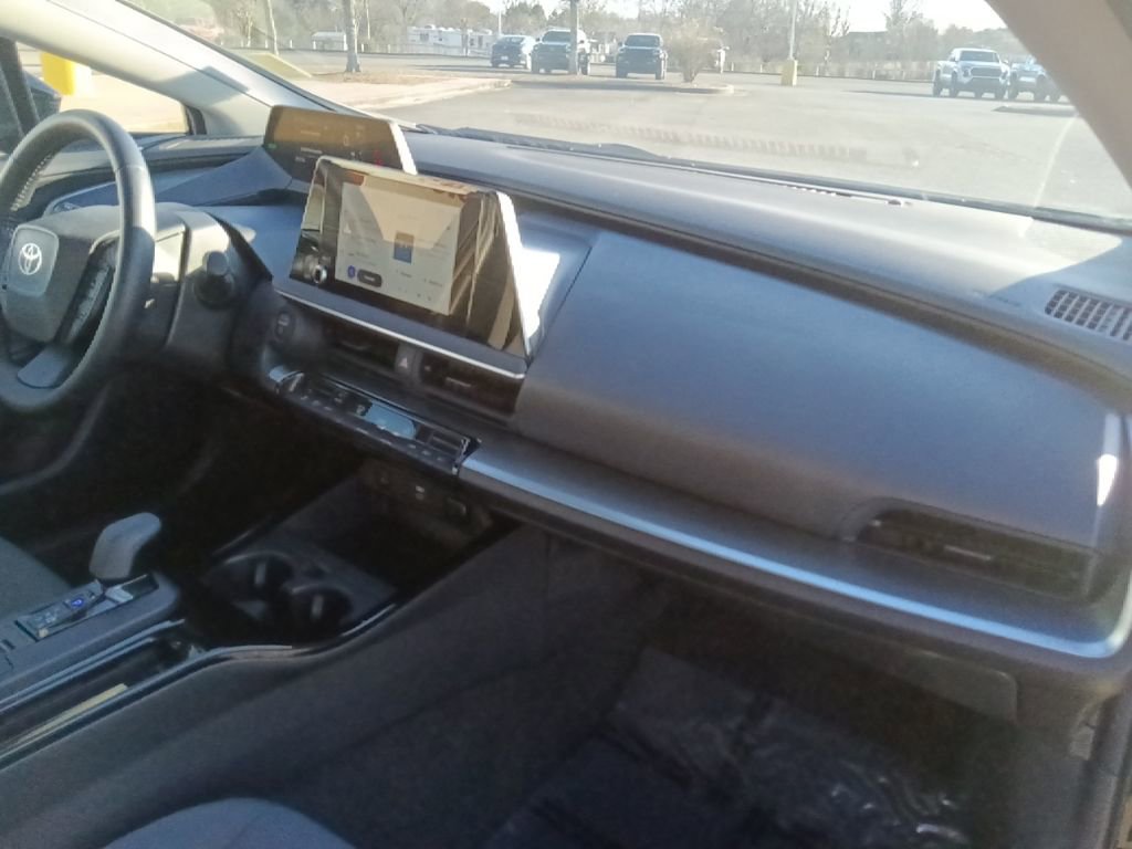 Used 2024 Toyota Prius LE image 31