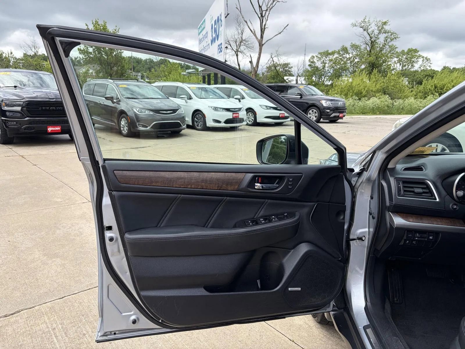 Used 2018 Subaru Outback 2.5i Limited w/ Protection Package #1 AWD/4WD image 10
