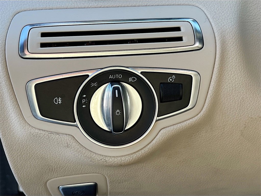 Used 2020 Mercedes-Benz C 300 4MATIC Sedan image 10