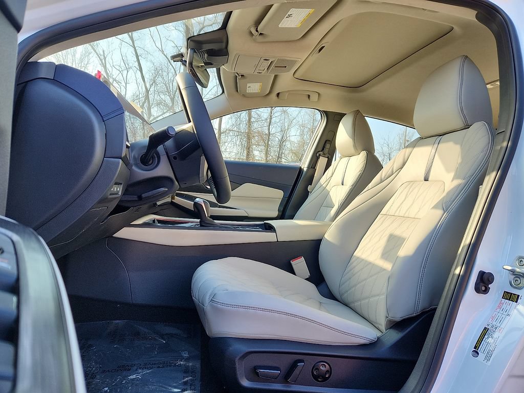 New 2026 Nissan Sentra SL w/ Floor Mat Package FWD image 6