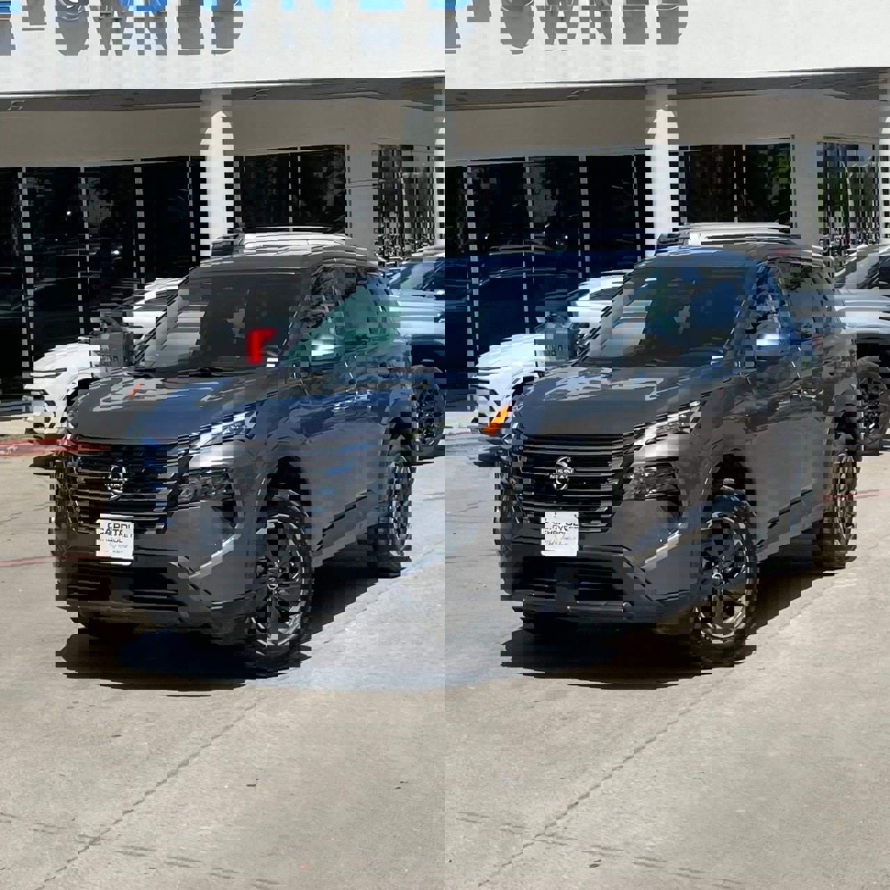 Used 2024 Nissan Rogue SV image 10