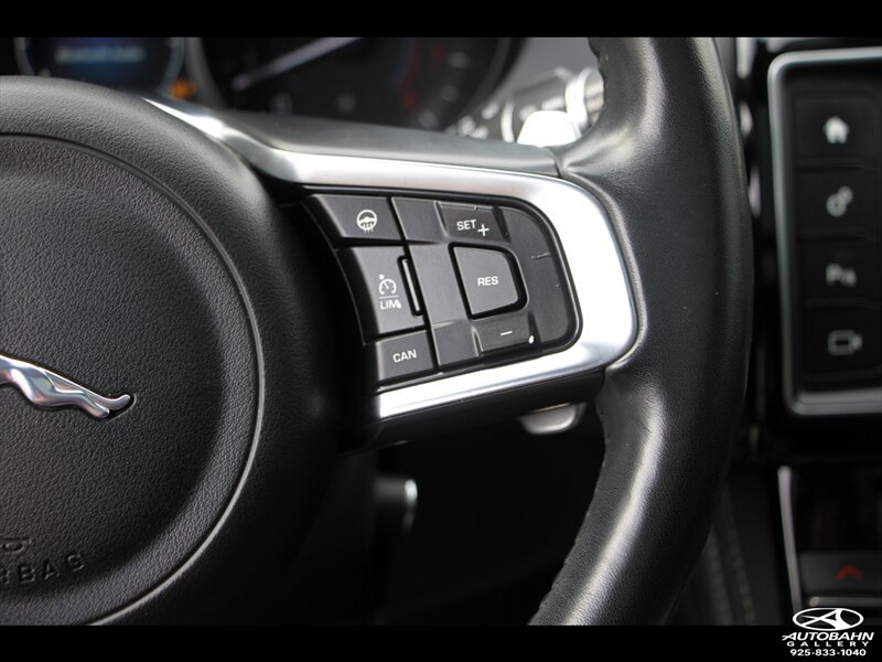 Used 2018 Jaguar F-PACE S AWD/4WD image 18