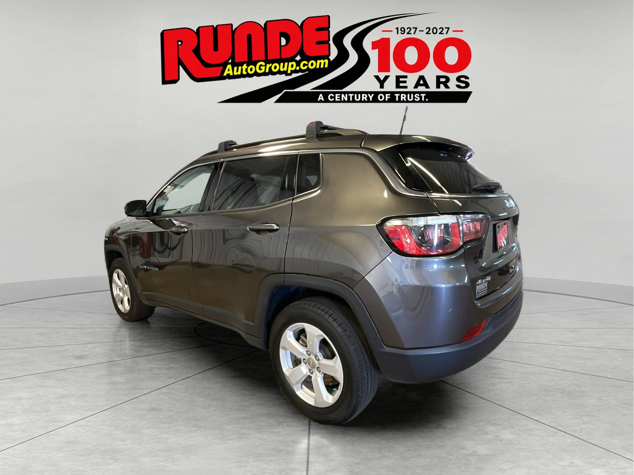 Used 2018 Jeep Compass Latitude w/ Popular Equipment Group AWD/4WD image 3