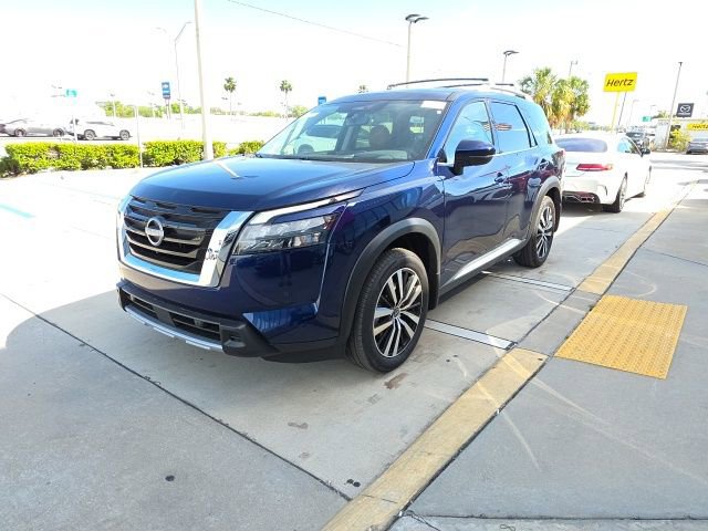 Used 2025 Nissan Pathfinder Platinum w/ Cargo Package image 8