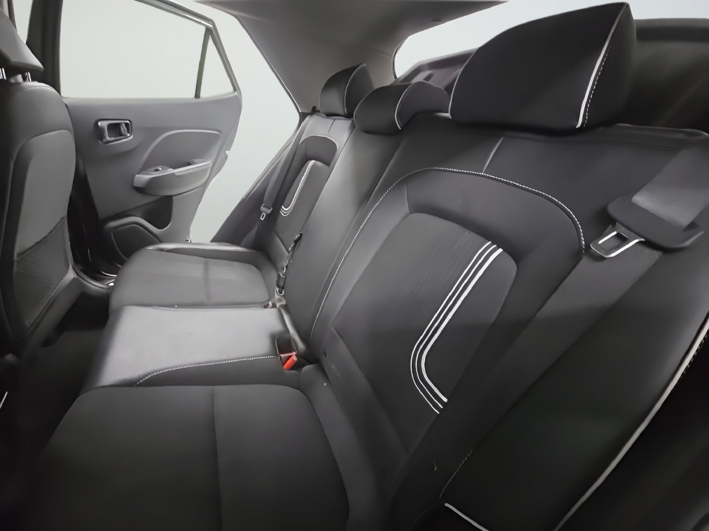 Certified 2026 Hyundai Venue SEL FWD image 18
