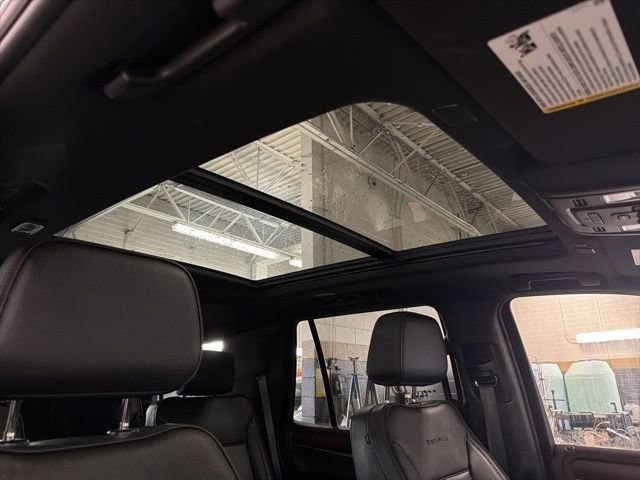 Used 2022 GMC Yukon Denali w/ Advanced Technology Package image 24