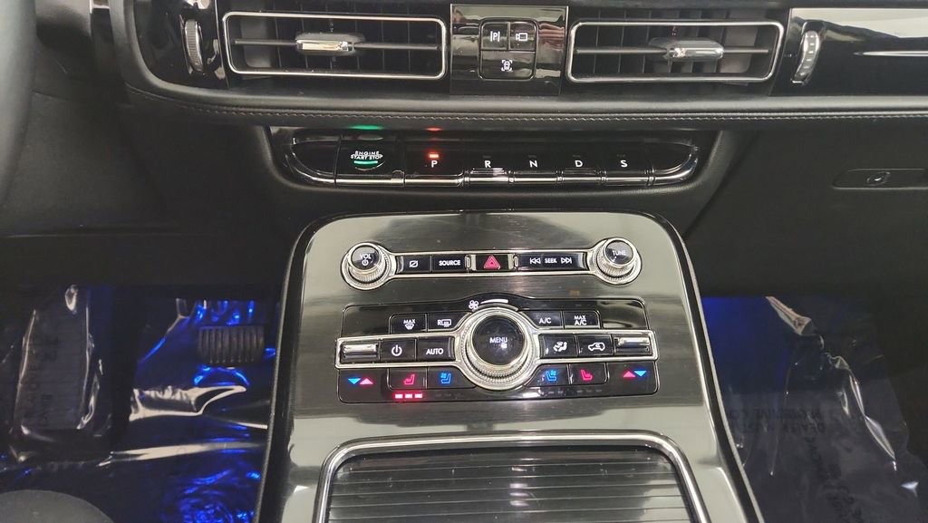 Used 2022 Lincoln Nautilus Reserve w/ Equipment Group 201A image 17