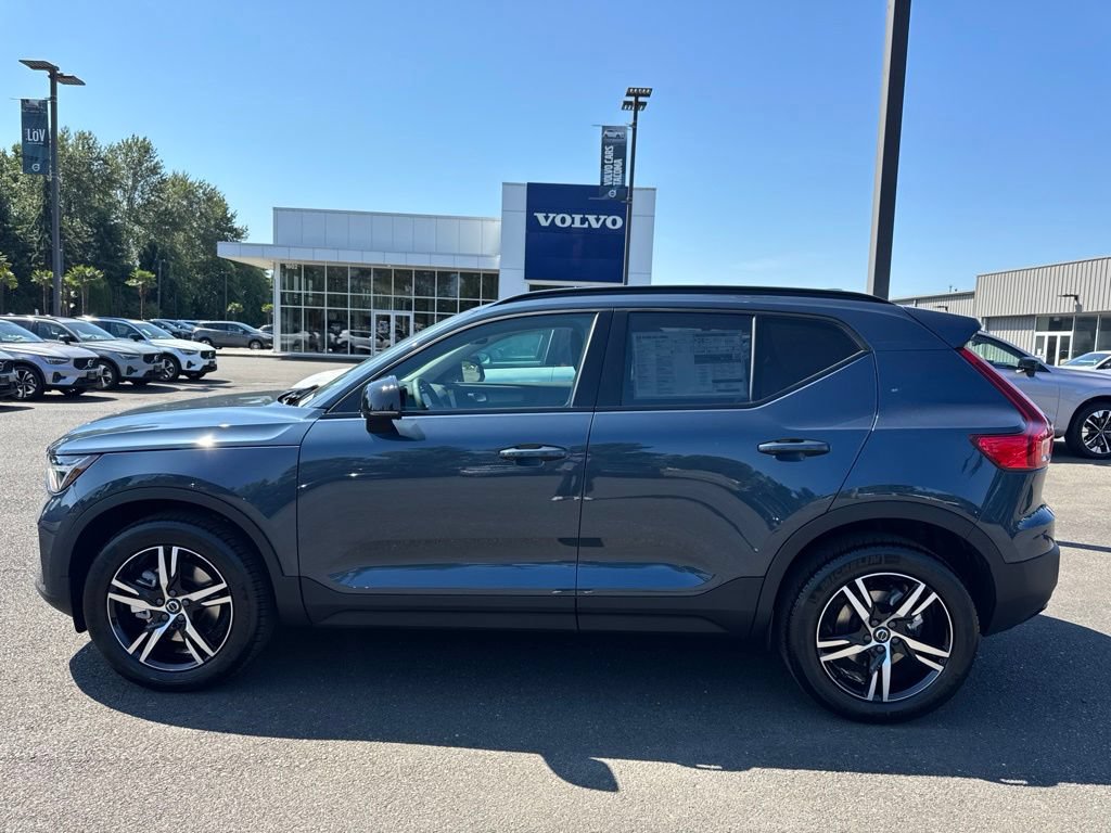 New 2026 Volvo XC40 B5 Core w/ Climate Package AWD/4WD image 2
