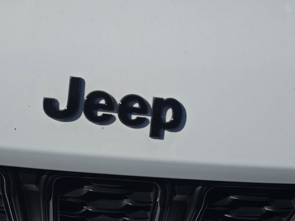 Used 2024 Jeep Grand Cherokee L Altitude image 11