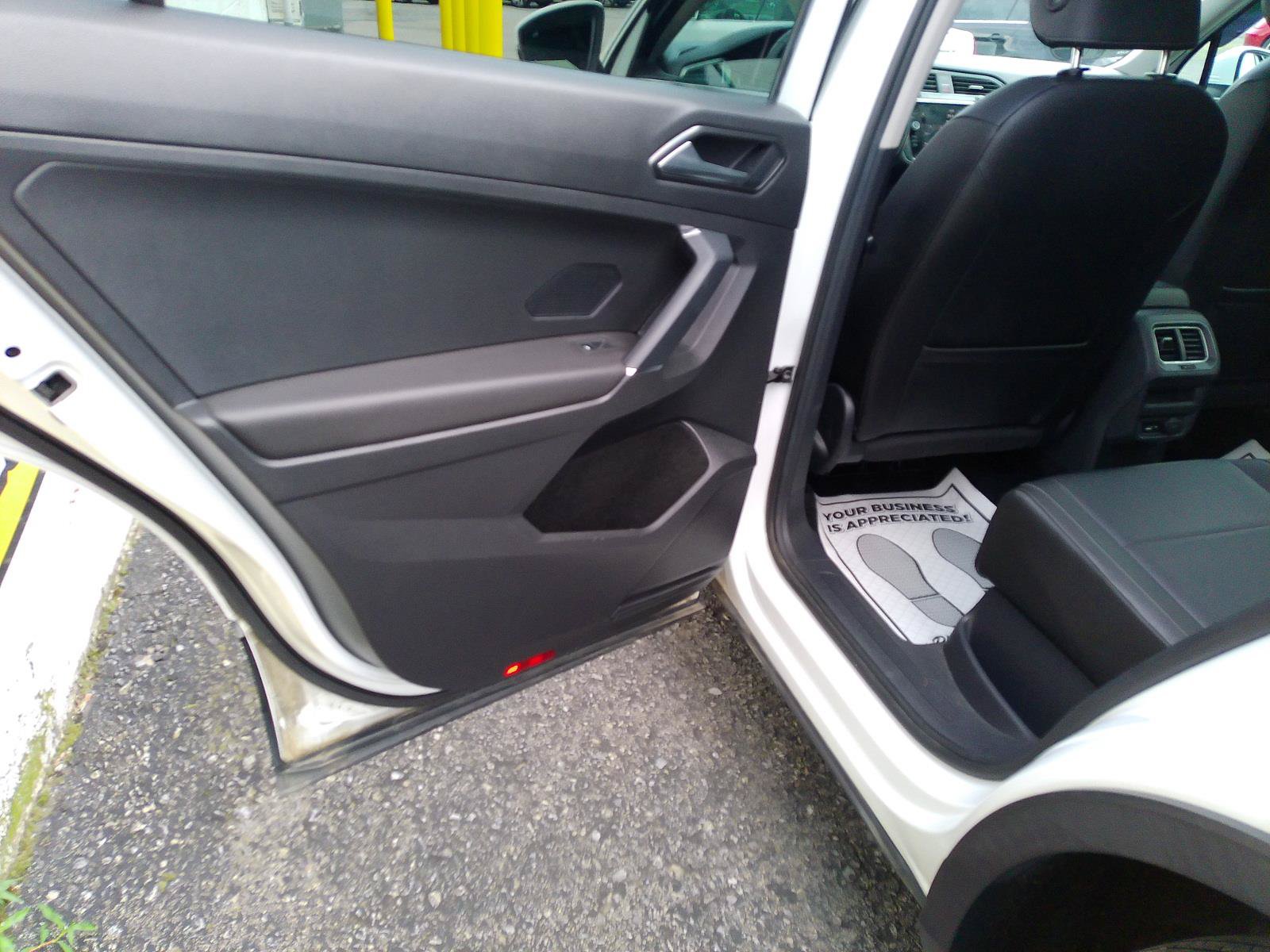 Used 2018 Volkswagen Tiguan SE w/ Panoramic Sunroof Package AWD/4WD image 33