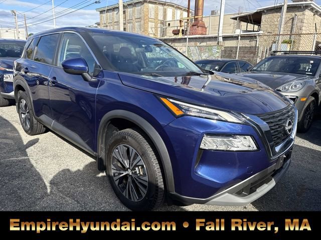 Used 2022 Nissan Rogue SV image 3
