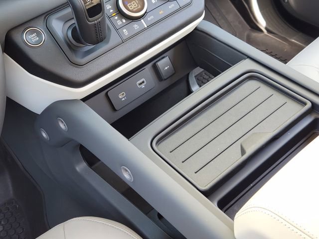 Used 2024 Land Rover Defender 110 SE image 19