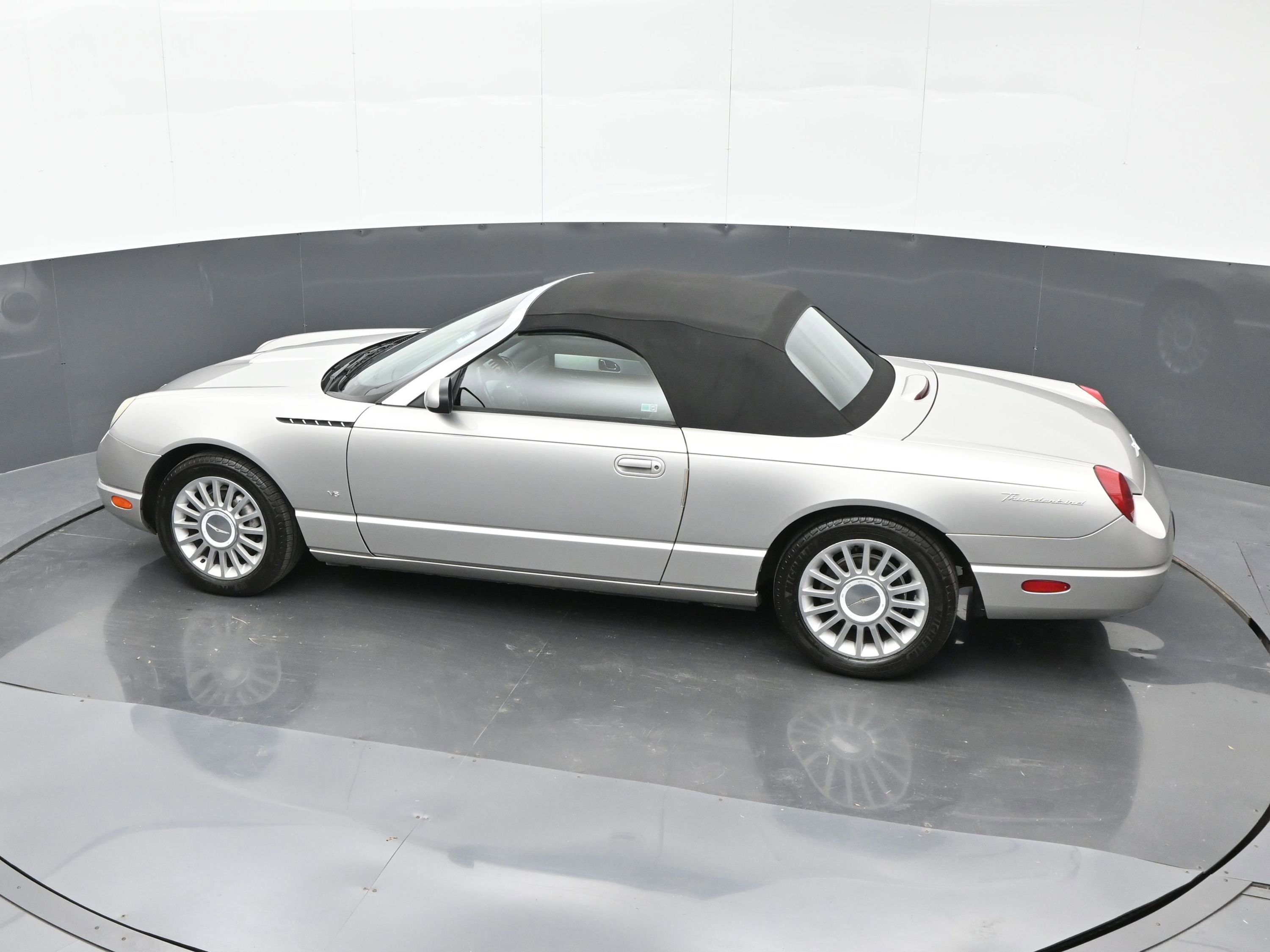 Used 2004 Ford Thunderbird Base image 24