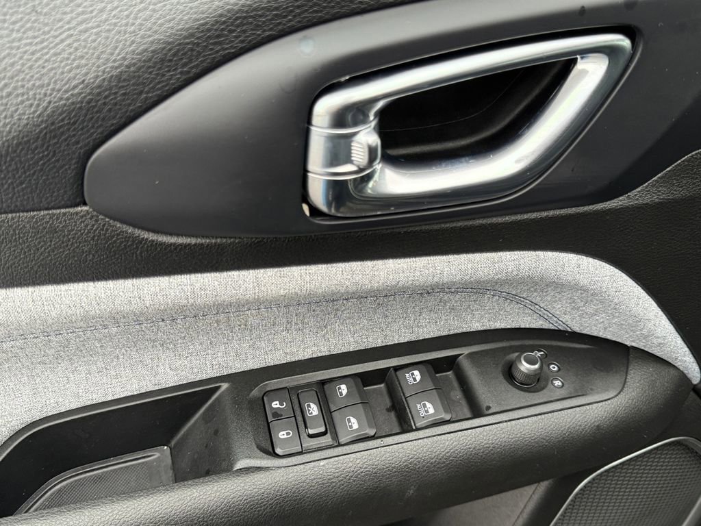 Used 2022 Jeep Compass Latitude image 11