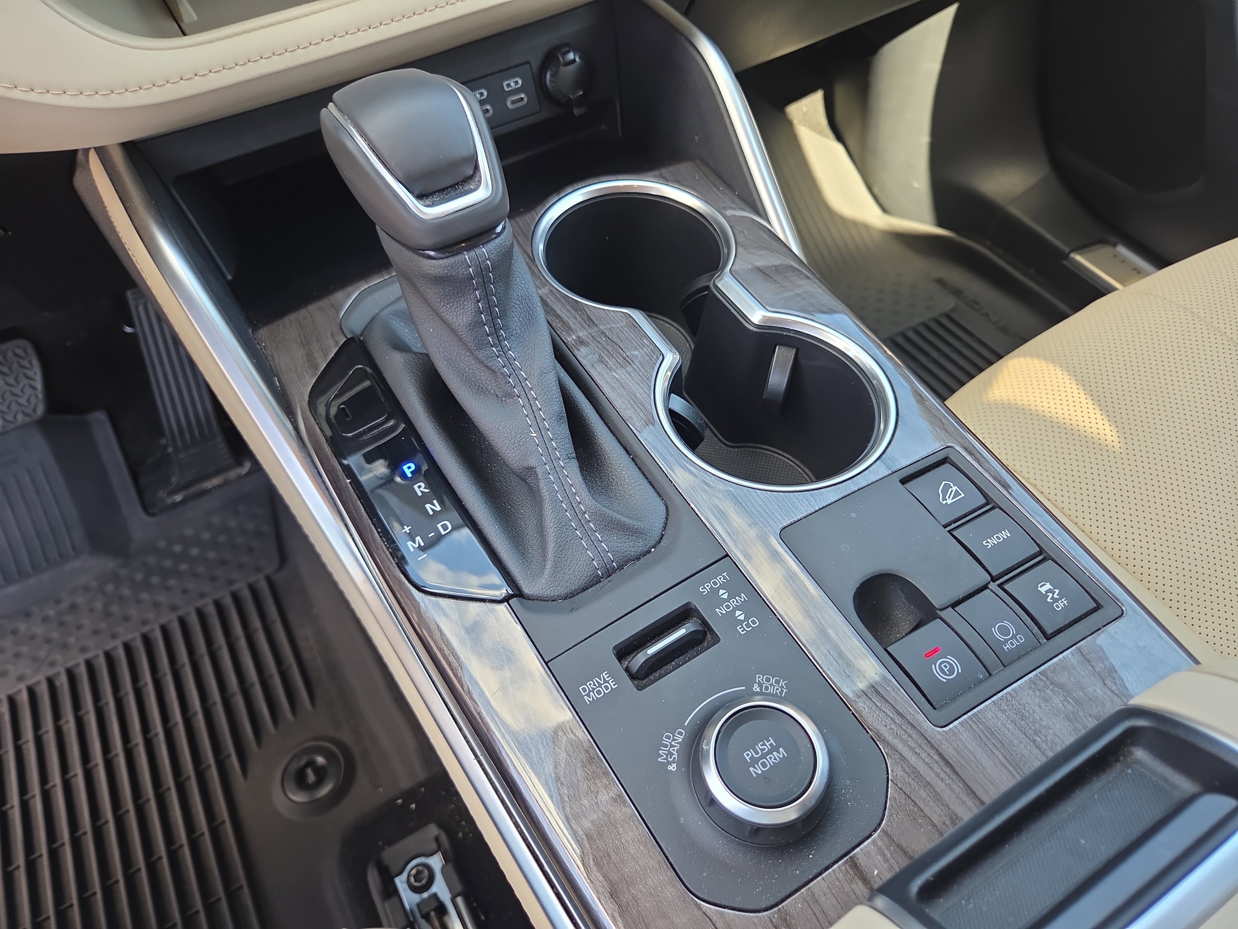 Used 2024 Toyota Highlander Platinum image 30