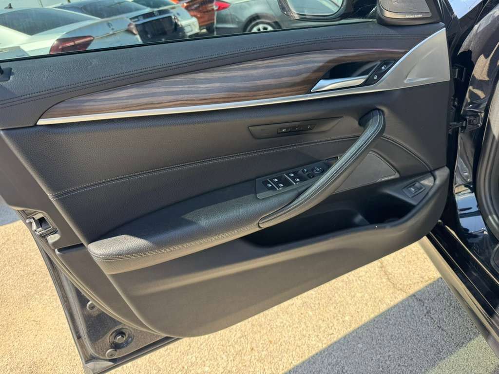 Used 2018 BMW 540i xDrive AWD/4WD image 25