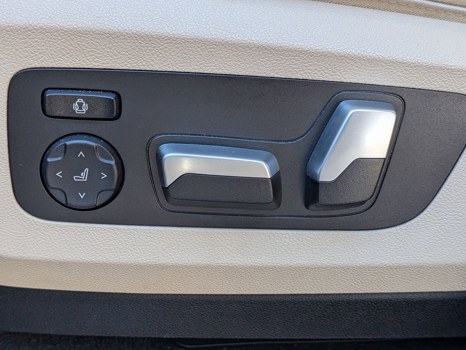 Used 2021 BMW X5 sDrive40i w/ Convenience Package image 16