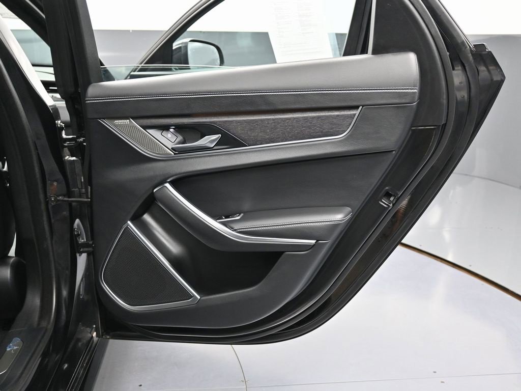 Used 2022 Jaguar XF R-Dynamic SE image 40