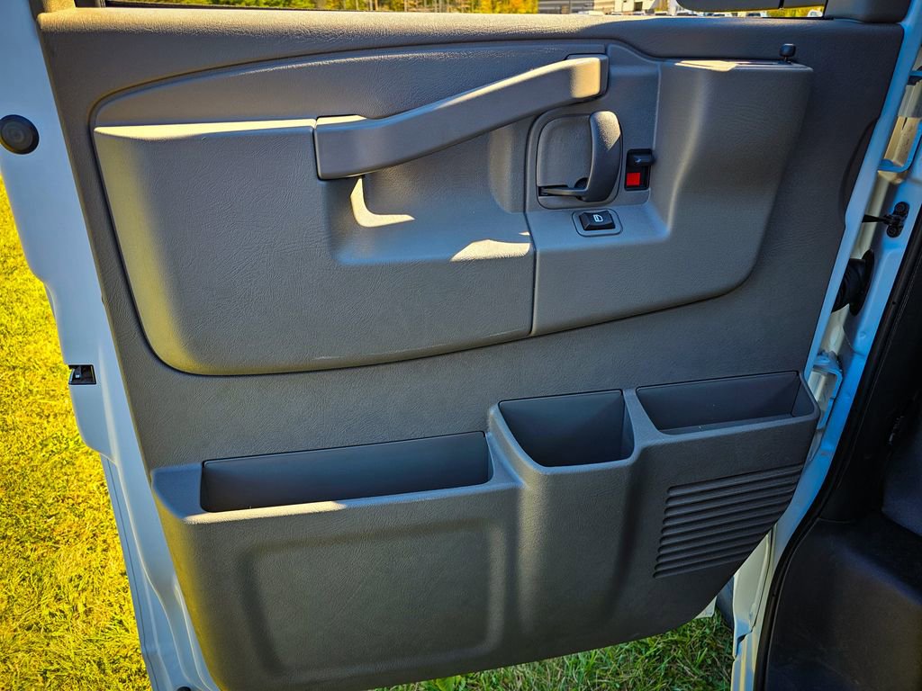 New 2025 GMC Savana 2500 Work Van 3D Cargo Van w/ Driver Convenience Package image 10