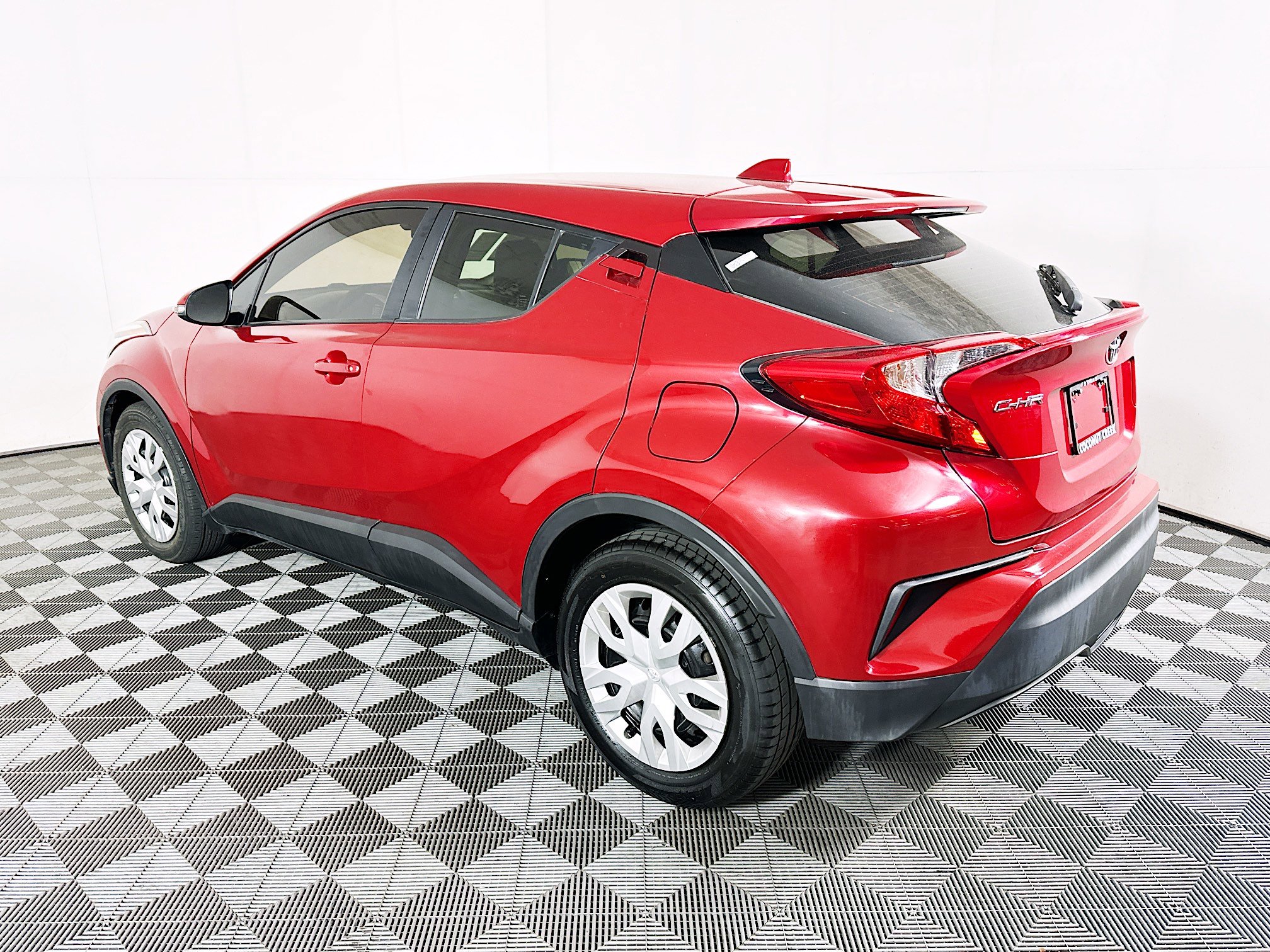 Used 2020 Toyota C-HR LE FWD image 5