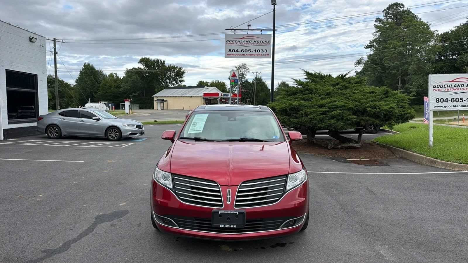 Used 2019 Lincoln MKT AWD image 2