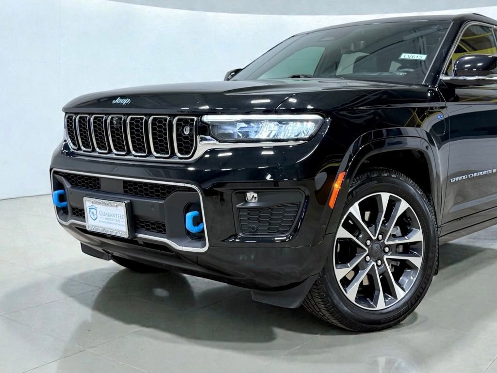 Used 2023 Jeep Grand Cherokee Overland w/ Advanced Protech Group III image 3
