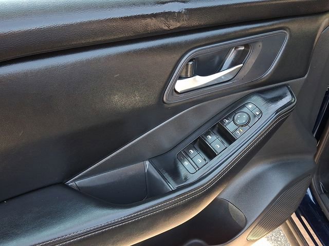 Used 2024 Nissan Rogue SV image 12