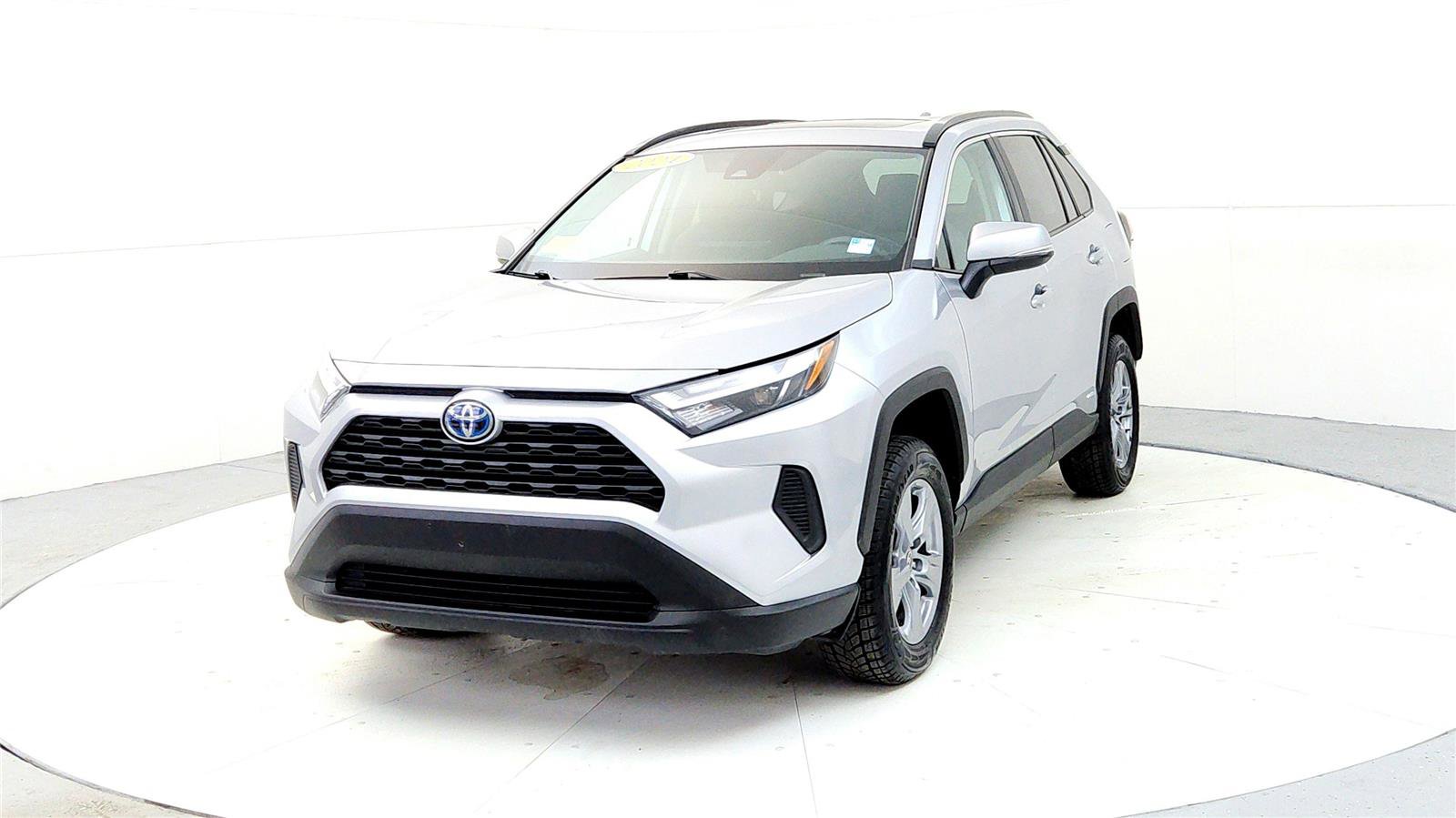 Used 2024 Toyota RAV4 XLE w/ Convenience Package image 2