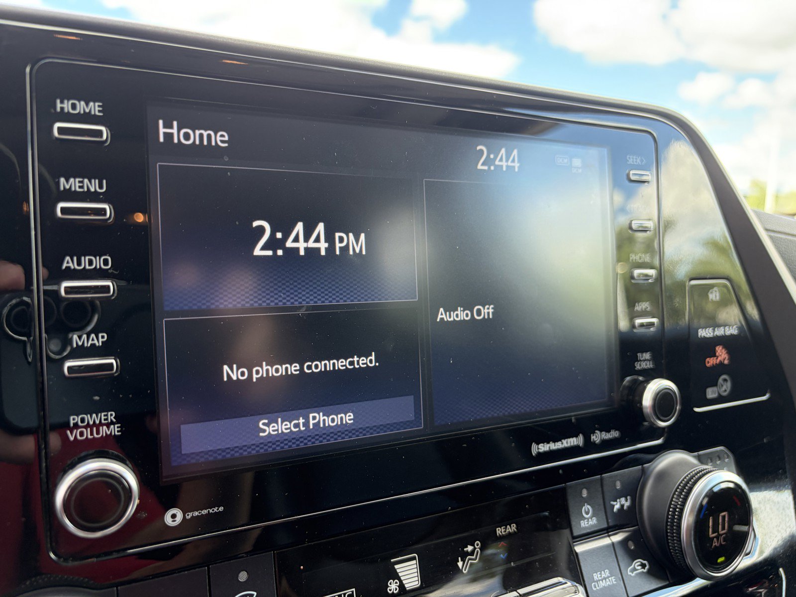 Used 2022 Toyota Highlander XLE AWD/4WD image 18