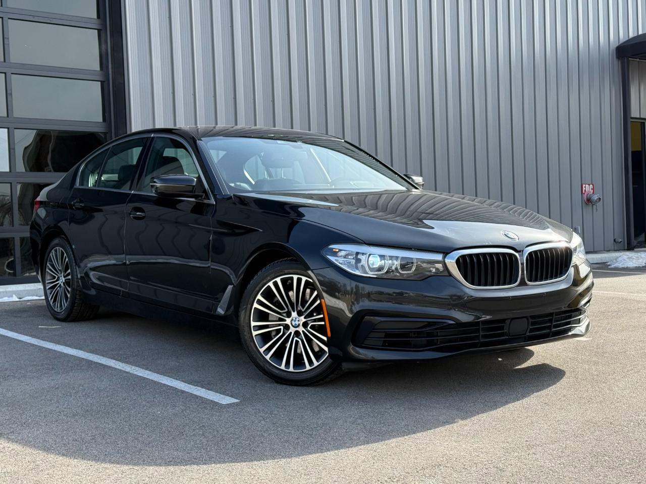 Used 2019 BMW 540i image 3