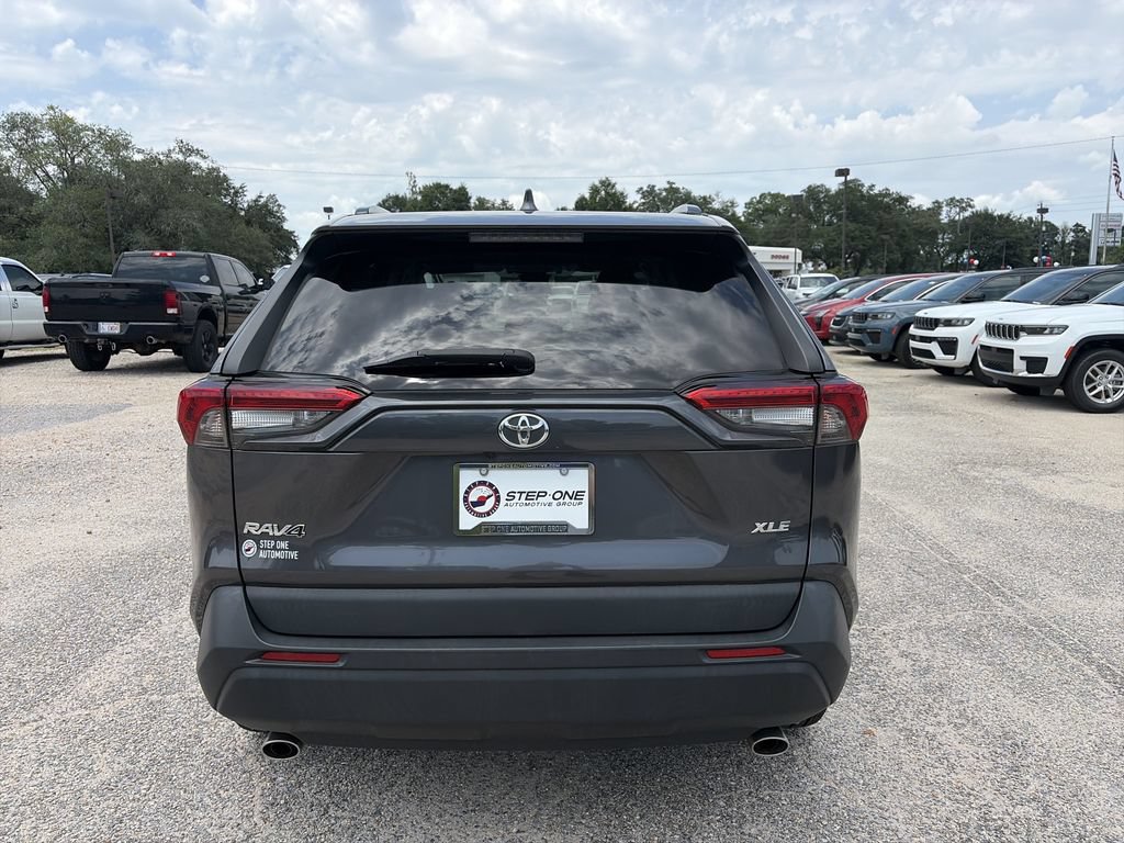 Used 2022 Toyota RAV4 XLE Premium FWD image 5