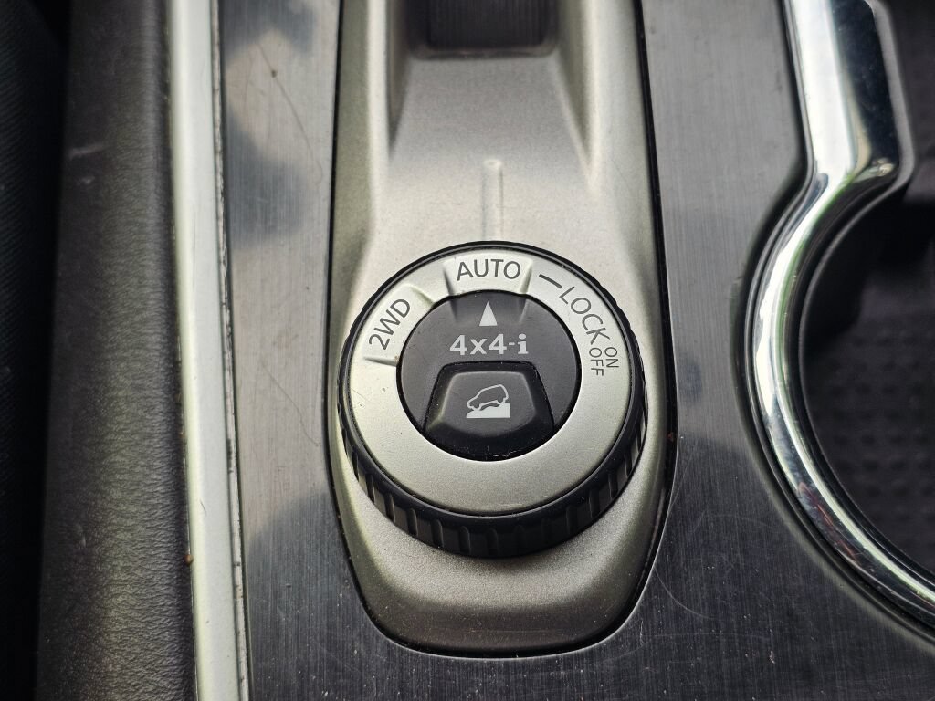 Used 2018 Nissan Pathfinder SV image 35