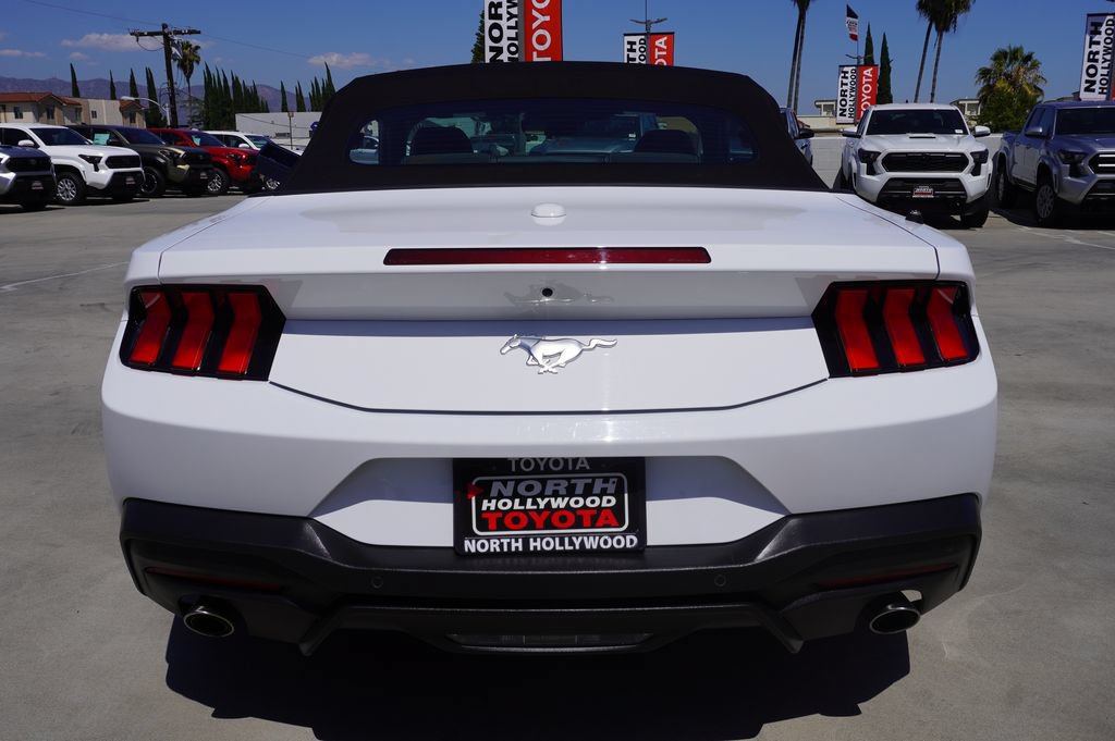 Used 2025 Ford Mustang Convertible RWD image 6