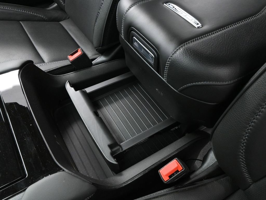 Used 2025 GMC Yukon XL Denali image 36