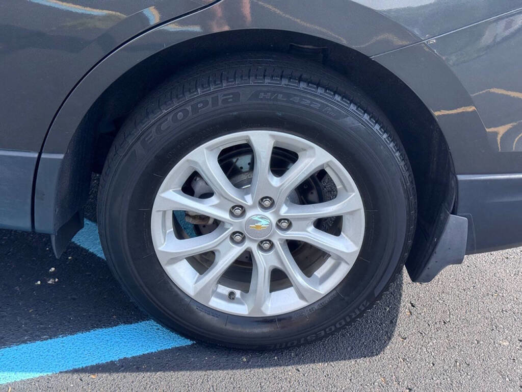 Used 2018 Chevrolet Equinox LS image 30