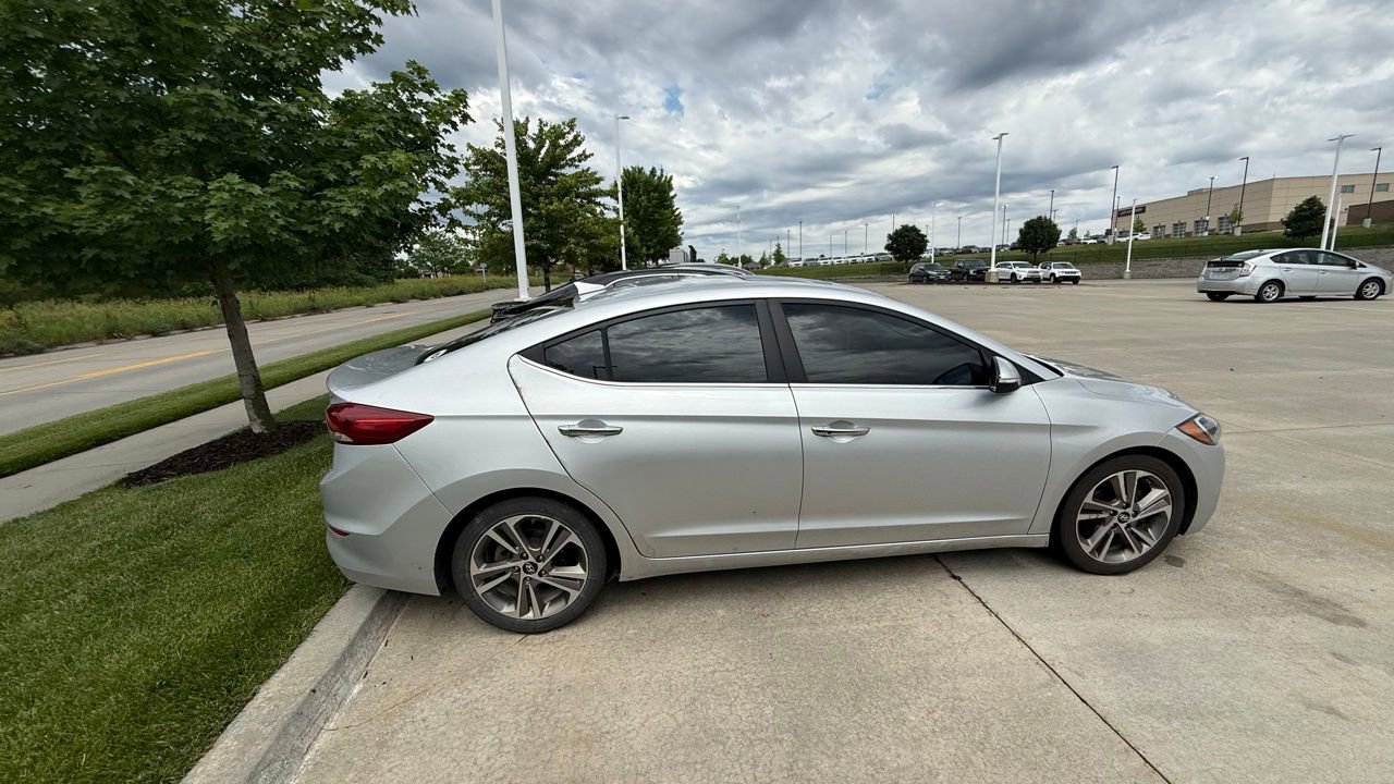Used 2017 Hyundai Elantra Limited w/ Limited Tech Package 04 FWD image 7