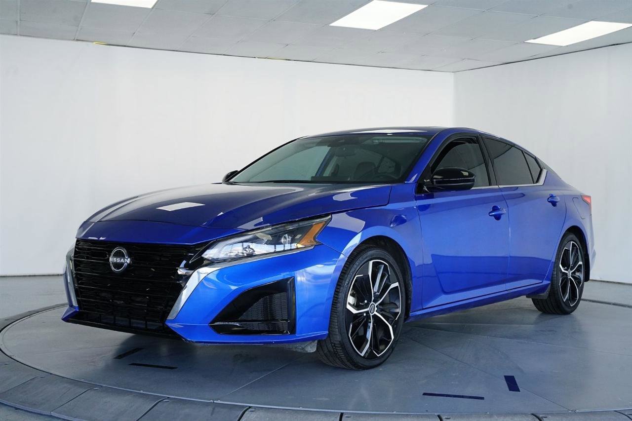 Used 2025 Nissan Altima 2.5 SR w/ SR Premium Package FWD image 5