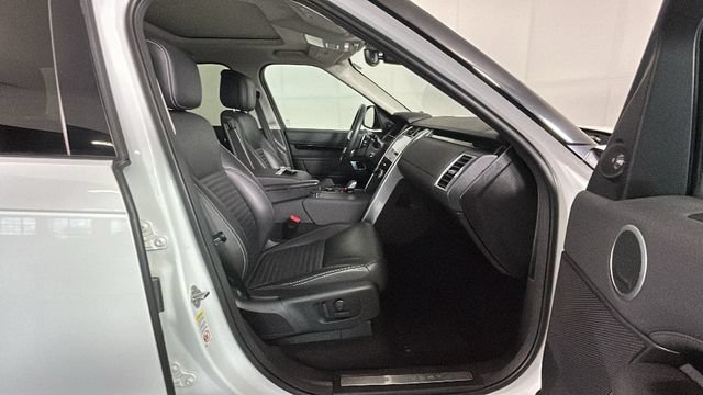 Used 2024 Land Rover Discovery S AWD/4WD image 30