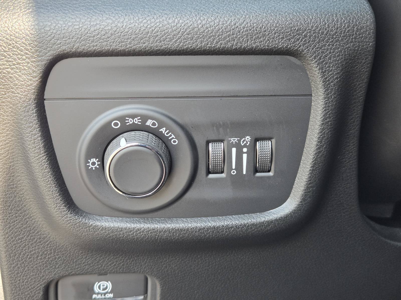 Used 2025 Jeep Grand Cherokee Laredo X RWD image 19