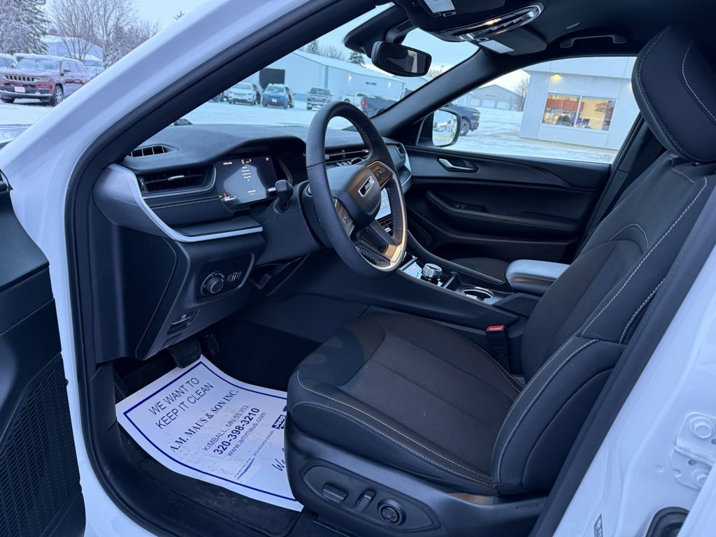 Used 2024 Jeep Grand Cherokee Laredo w/ Luxury Tech Group I image 10