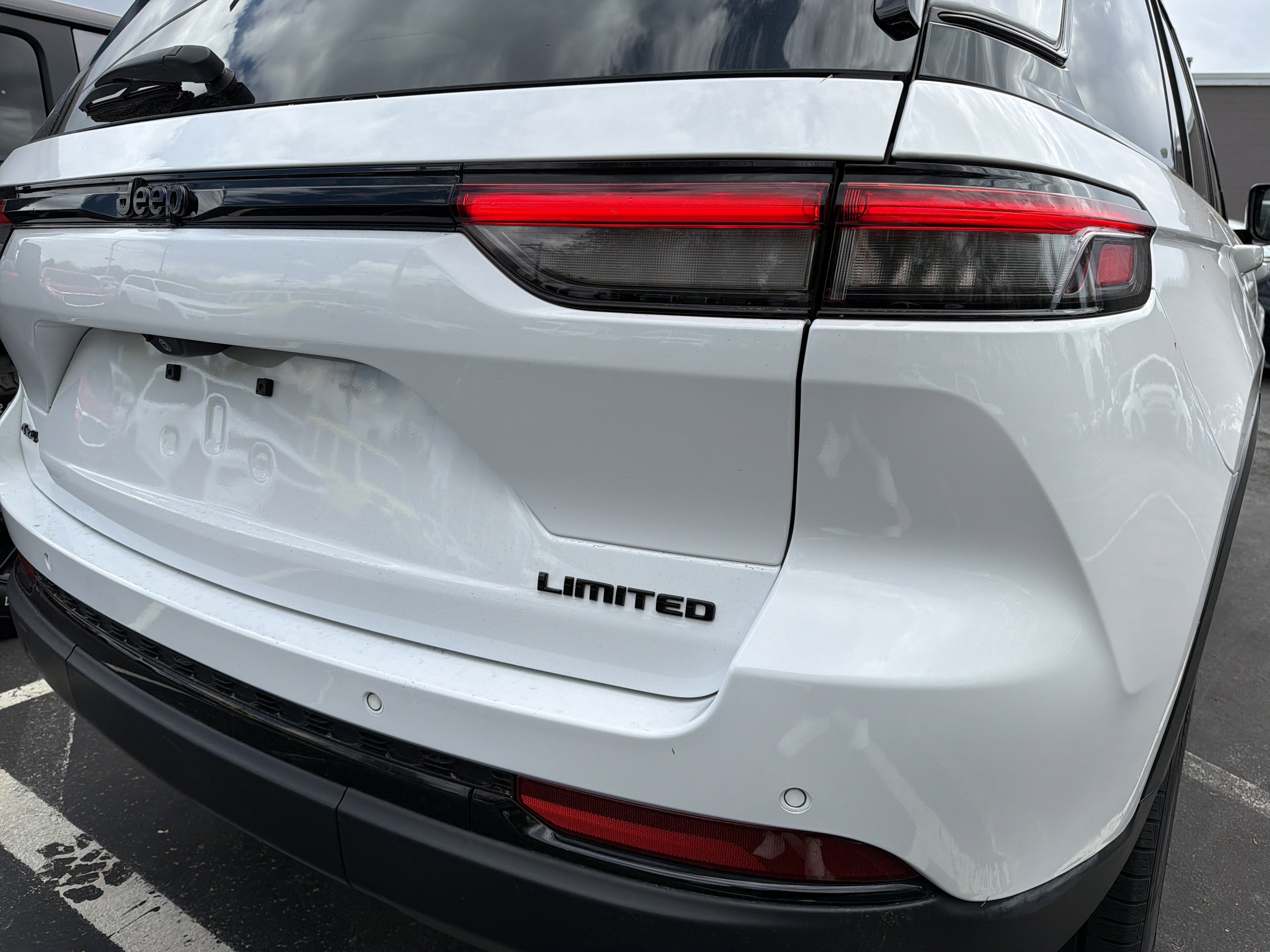 Certified 2023 Jeep Grand Cherokee Limited w/ Luxury Tech Group II image 8