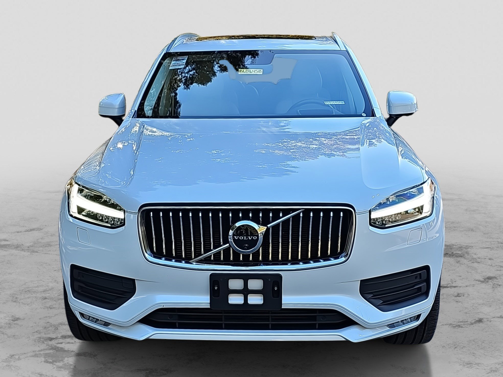 Used 2021 Volvo XC90 T6 Momentum image 2