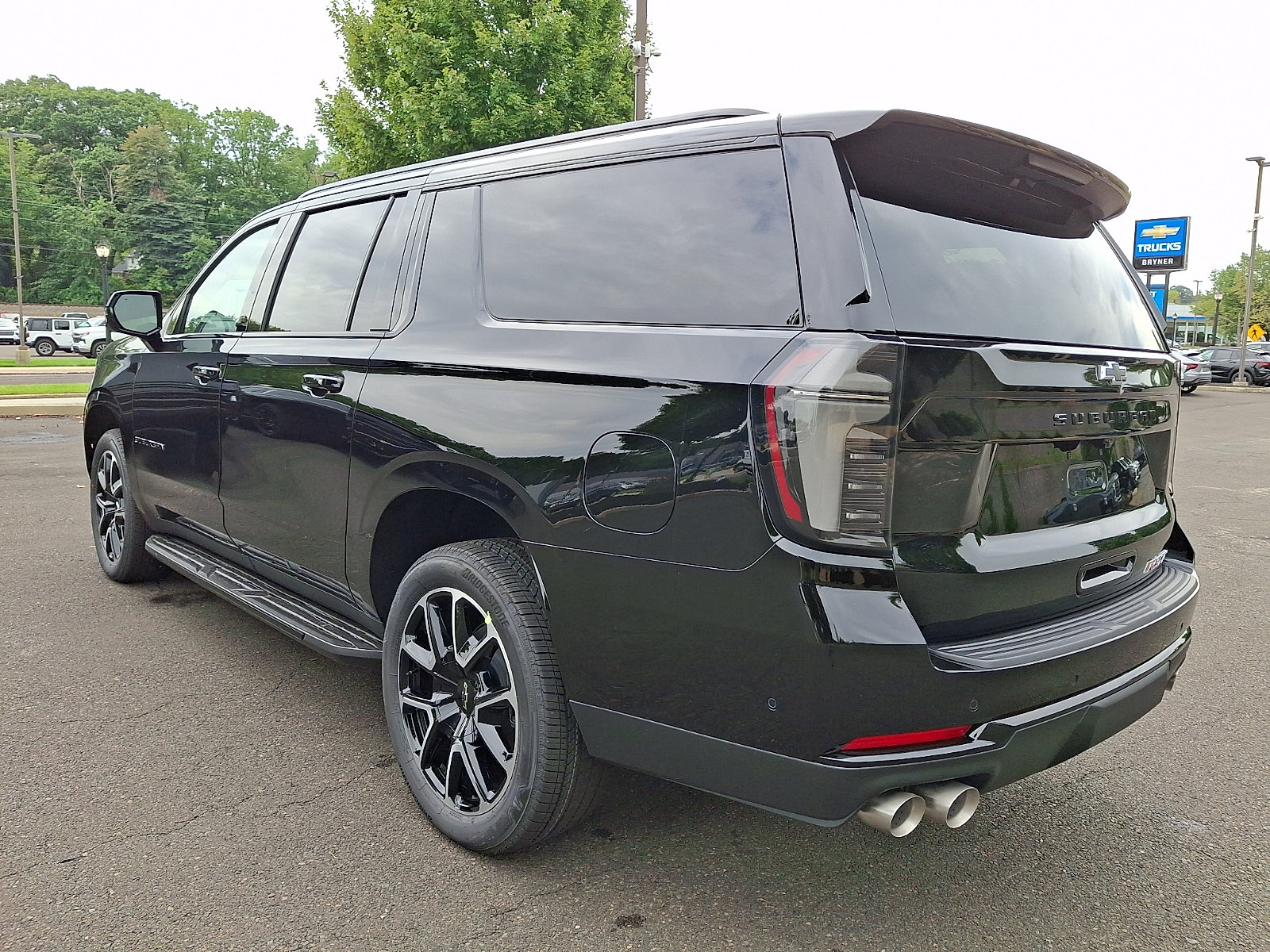 New 2026 Chevrolet Suburban RST w/ RST Capability Package AWD/4WD image 3