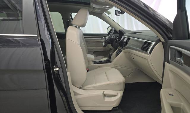 Used 2022 Volkswagen Atlas SE w/ Panoramic Sunroof Package image 4